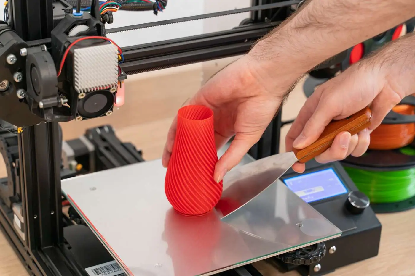PLA-Filament — Spulen von C-TECH, SUNLU und Spectrum im Mirael3D-Regal
